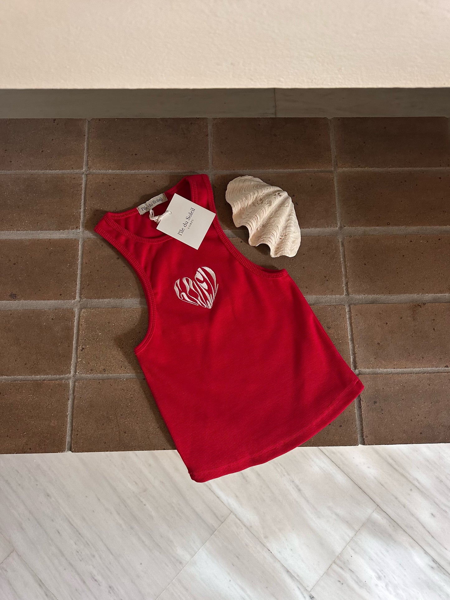 "Le petit coeur" Tank Top | Red