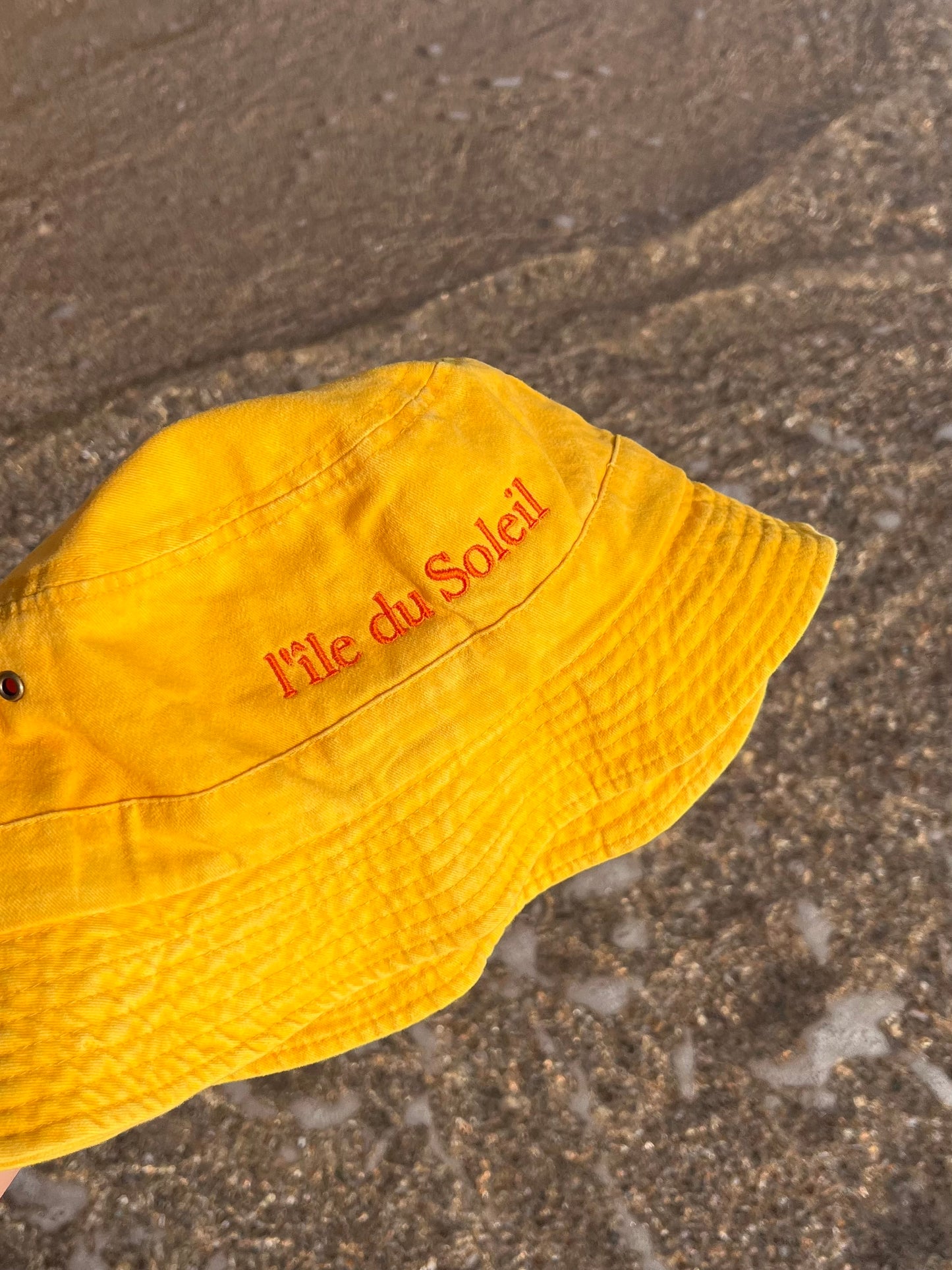 "l'île du Soleil" Bucket Hat | Yellow