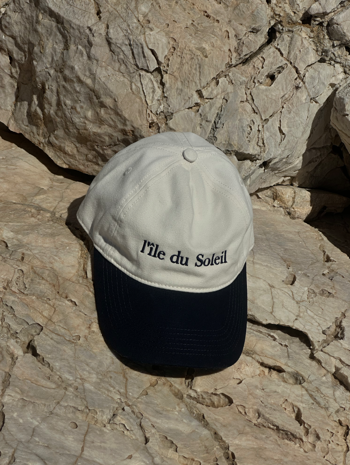 "l'île du Soleil" Baseball Cap | Cream & Blue