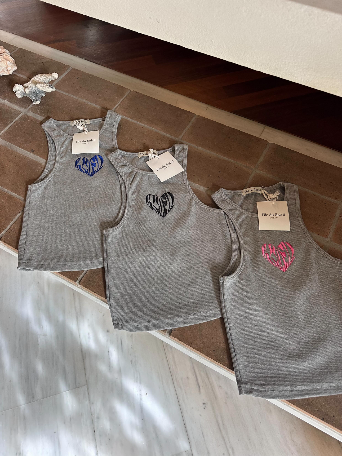 "Le petit coeur" Tank Top | Grey